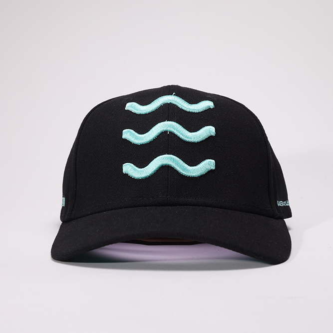 GORRA NEGRA OLAS
